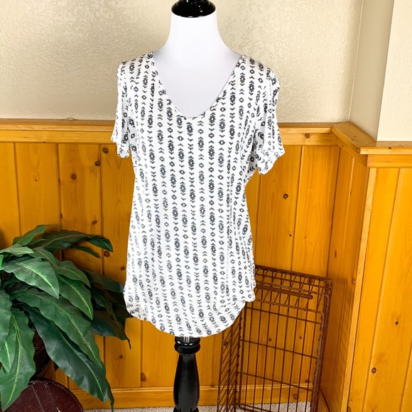 Mudd Tops - Mudd Lg wht Printed Tee